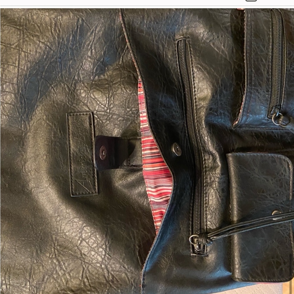 American Eagle AE Vegan Black Leather
Multipocket Crossbody Tribal Bag - Picture 11 of 16
